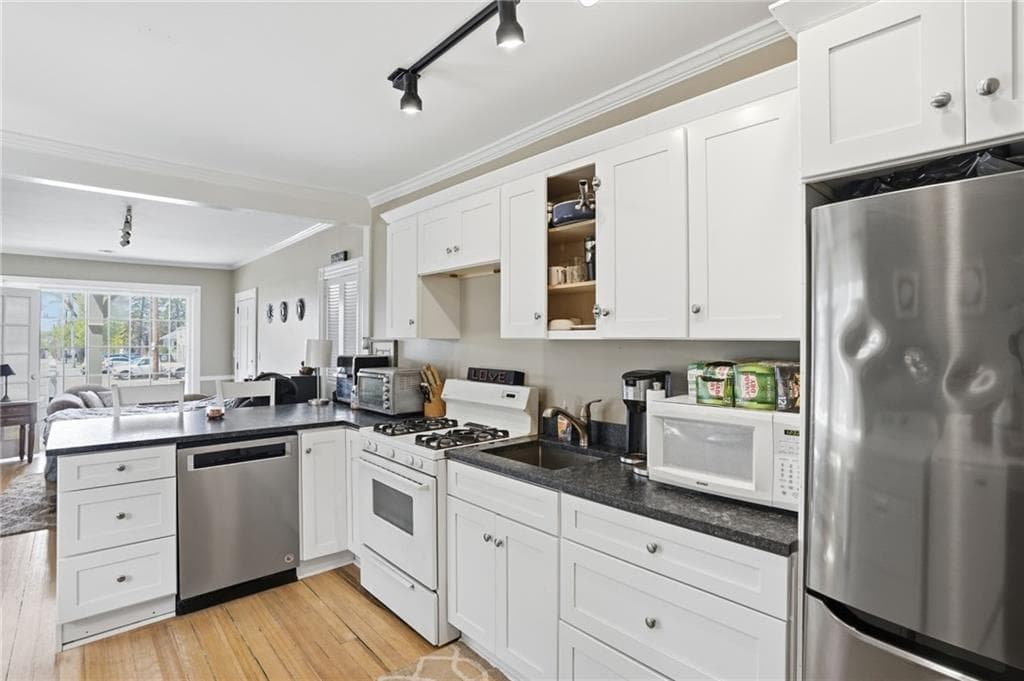 Multi Family at 192 Washington Road, Barrington, photo 17 of 39