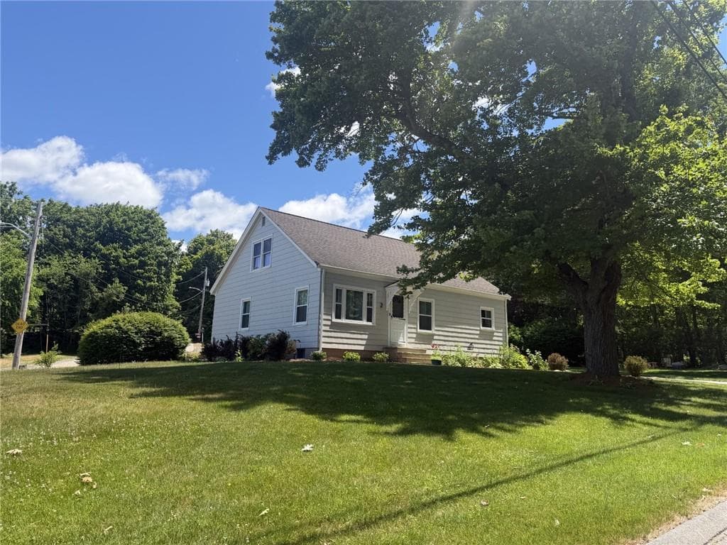 Single Family Residence at 2 Broadway, Woonsocket, photo 5 of 43