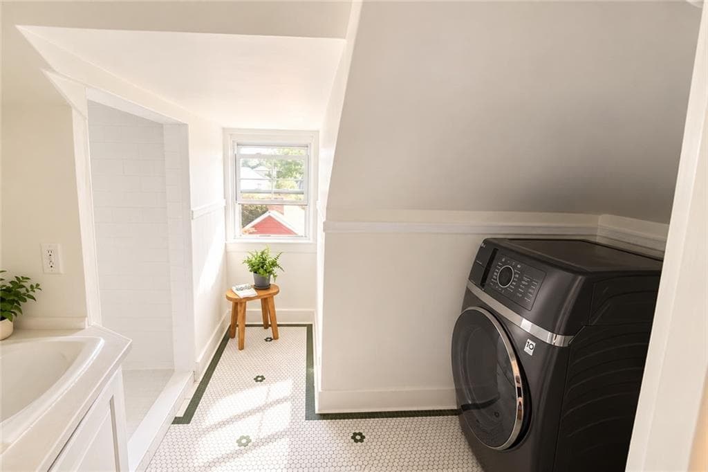 Condominium at 9 Whitfield Place UNIT 5, Newport, photo 21 of 27