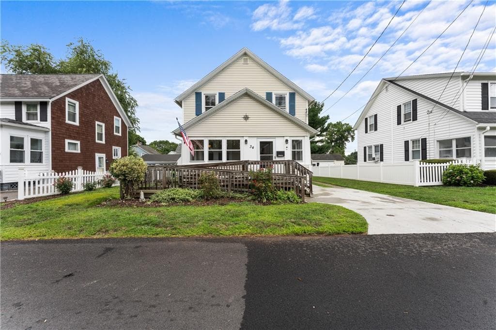 Single Family Residence at 34 Kent Avenue, East Providence, photo 5 of 37