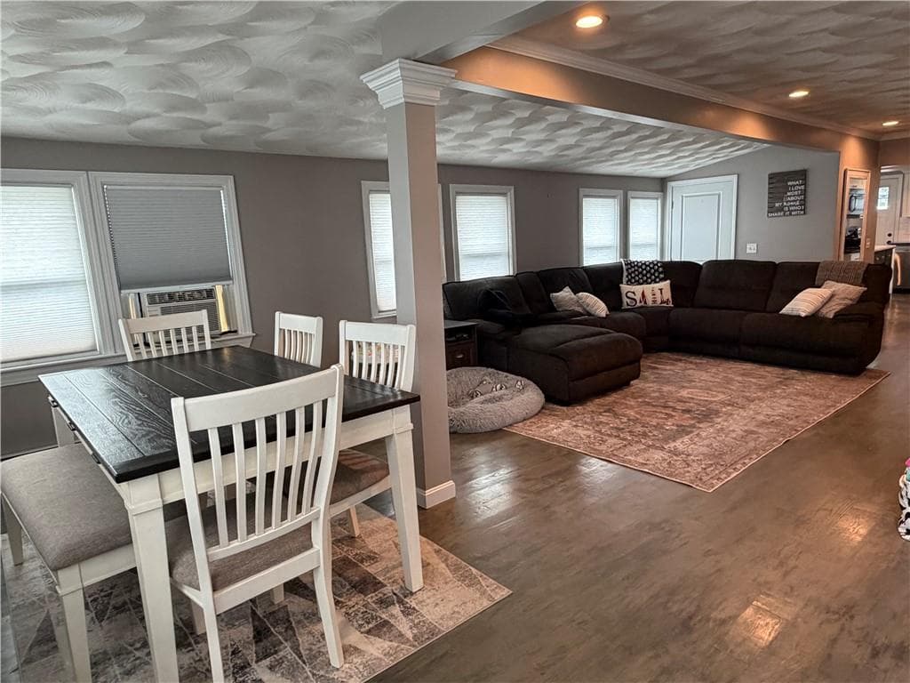 Single Family Residence at 35 Bellman Avenue, Warwick, photo 6 of 29