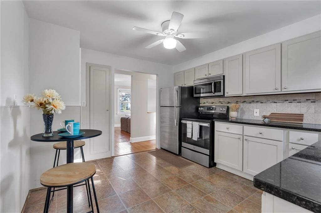 Single Family Residence at 204 Knollwood Avenue, Cranston, photo 2 of 44