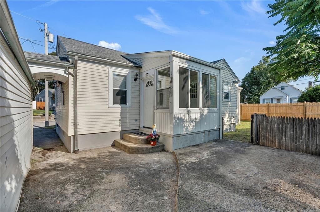 Single Family Residence at 204 Knollwood Avenue, Cranston, photo 33 of 44