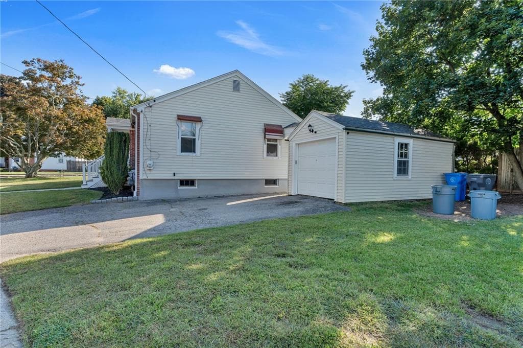 Single Family Residence at 204 Knollwood Avenue, Cranston, photo 37 of 44