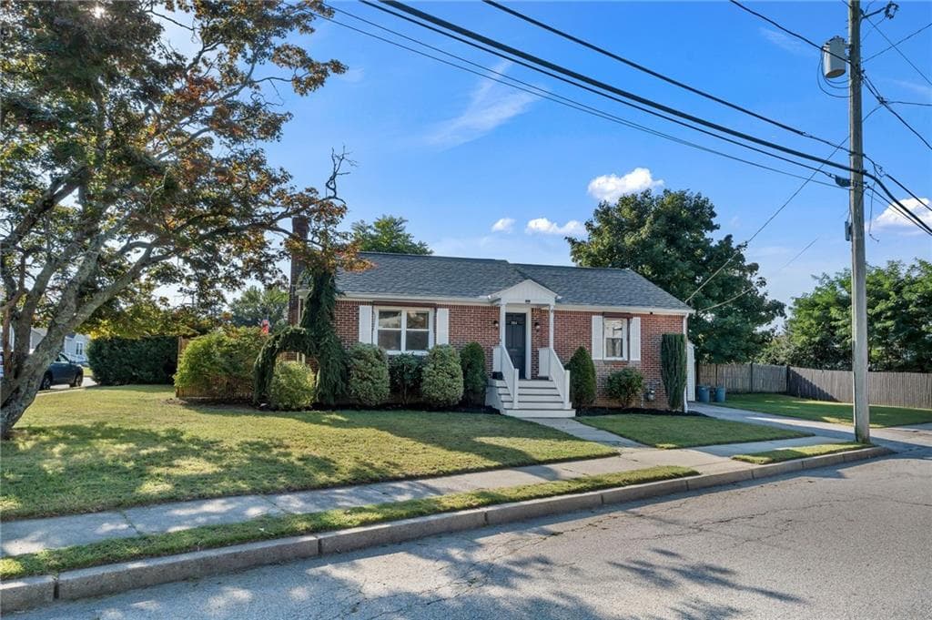 Single Family Residence at 204 Knollwood Avenue, Cranston, photo 39 of 44