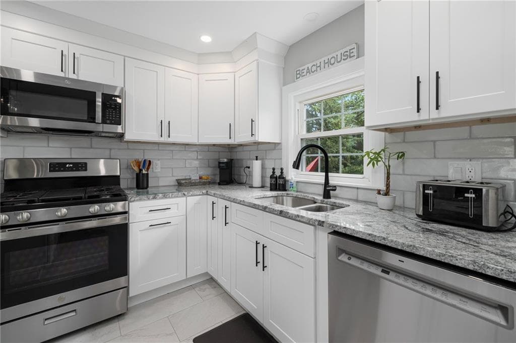 Single Family Residence at 26 Tarleton Road, South Kingstown, photo 8 of 43