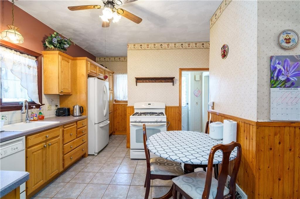 Single Family Residence at 197 Laurens Street, Cranston, photo 9 of 29