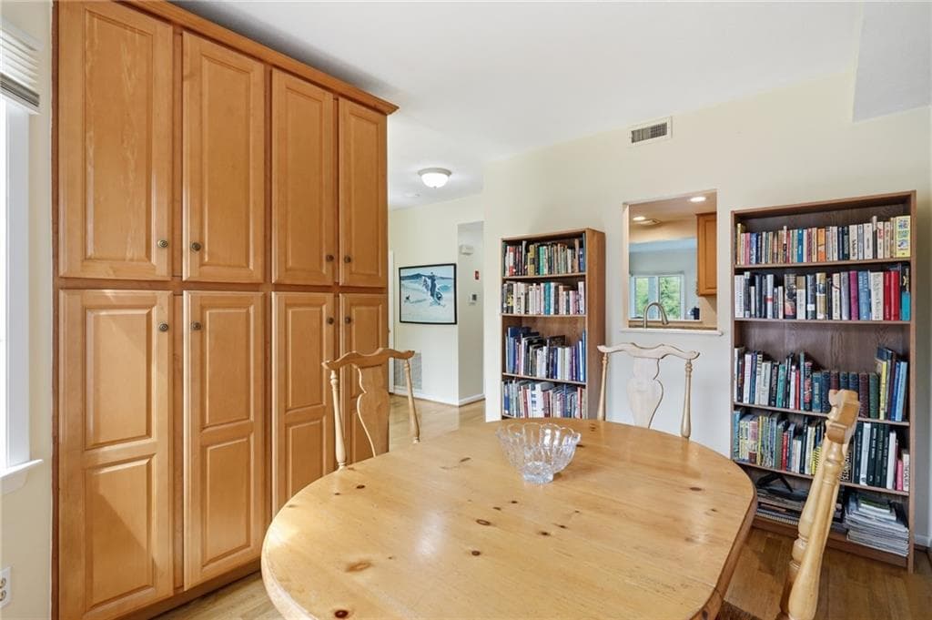 Condominium at 45 Seabreeze Lane UNIT 45, Bristol, photo 7 of 30