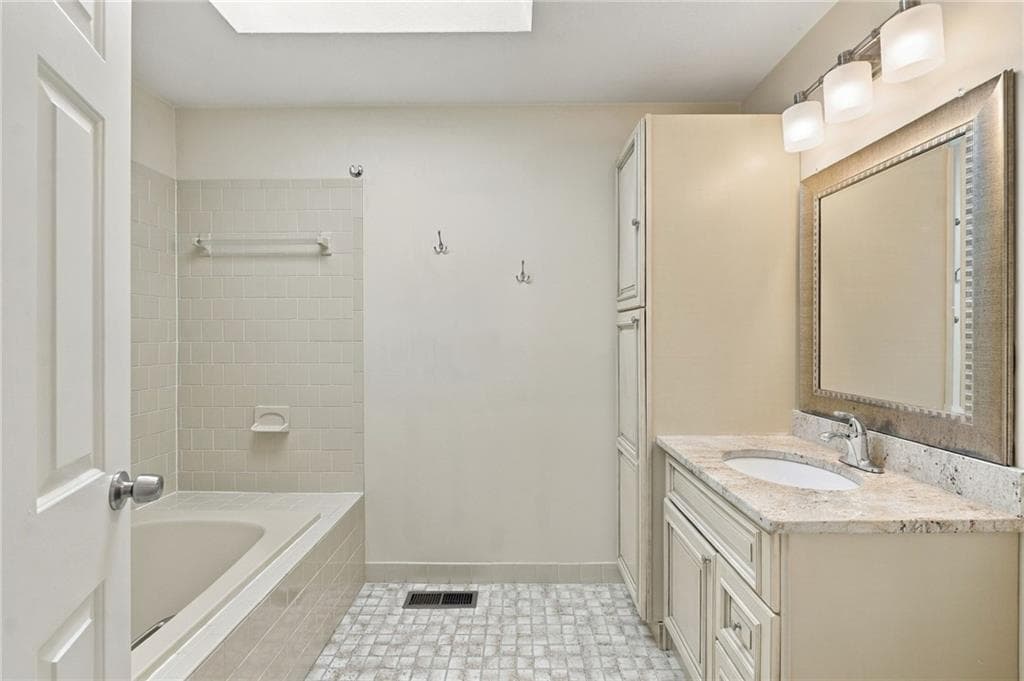 Condominium at 86 Nipmuc Trail UNIT C, North Providence, photo 14 of 31