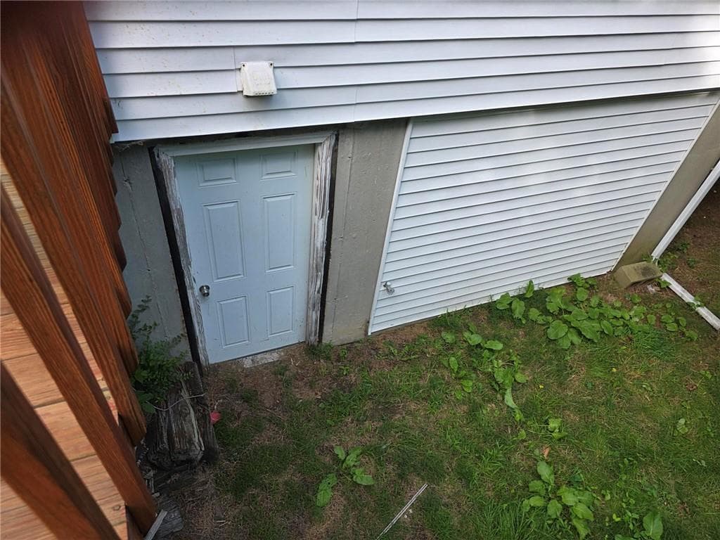 Single Family Residence at 39 Potter Hill Road, Westerly, photo 4 of 21