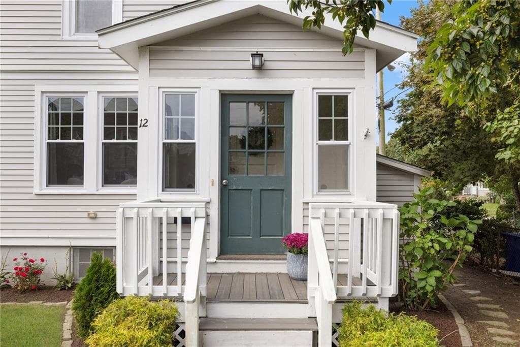 Single Family Residence at 12 Blackwell Place, Newport, photo 2 of 32