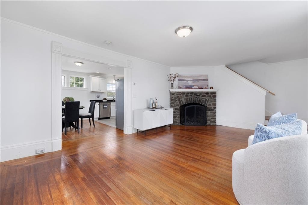 Single Family Residence at 12 Blackwell Place, Newport, photo 6 of 32