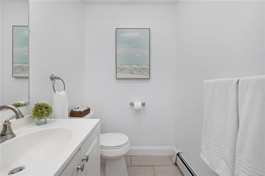 Single Family Residence at 12 Blackwell Place, Newport, photo 13 of 32