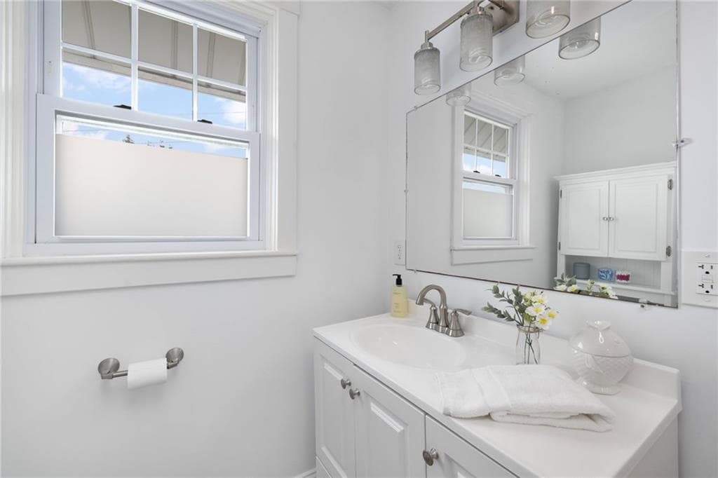 Single Family Residence at 12 Blackwell Place, Newport, photo 22 of 32