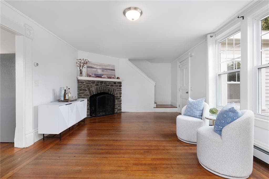 Single Family Residence at 12 Blackwell Place, Newport, photo 5 of 32