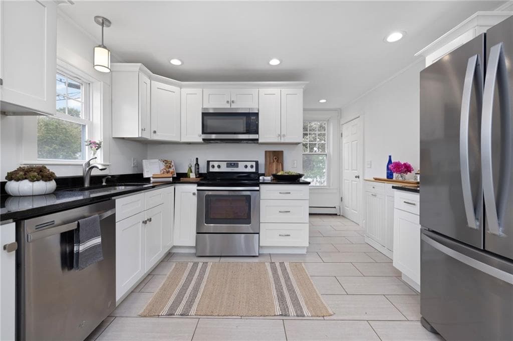 Single Family Residence at 12 Blackwell Place, Newport, photo 10 of 32
