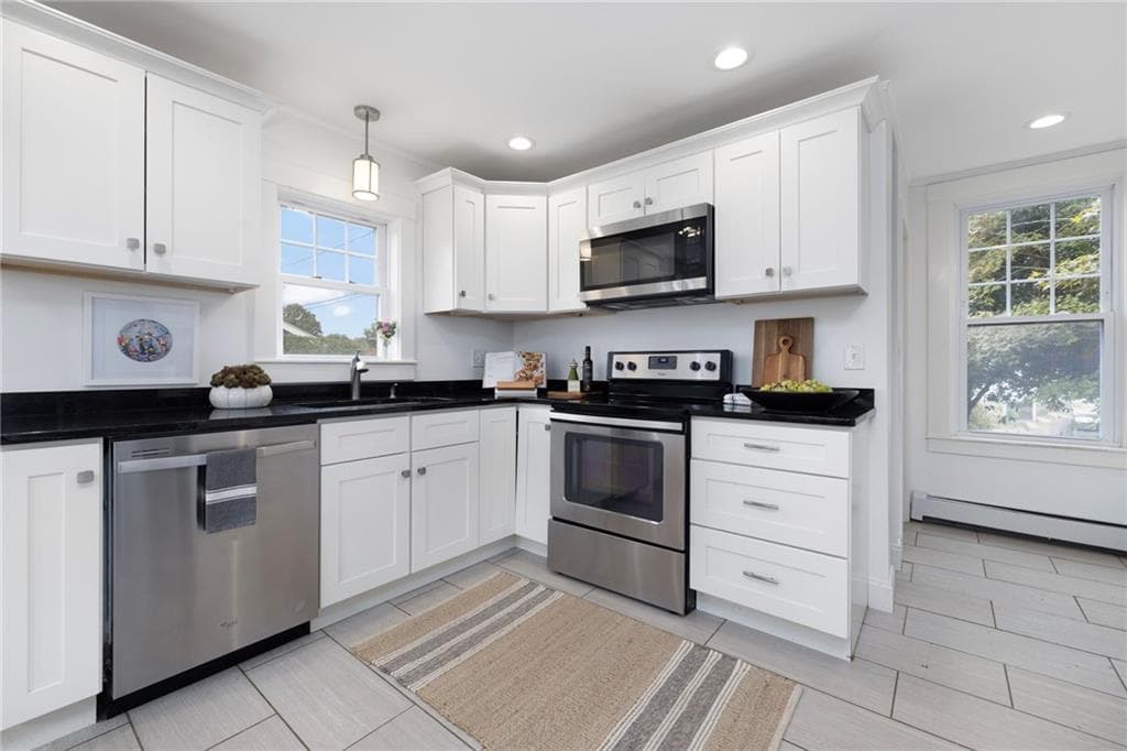 Single Family Residence at 12 Blackwell Place, Newport, photo 11 of 32