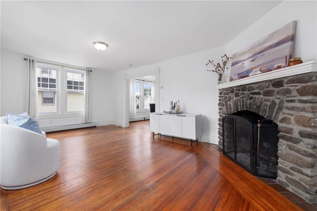 Single Family Residence at 12 Blackwell Place, Newport, photo 4 of 32