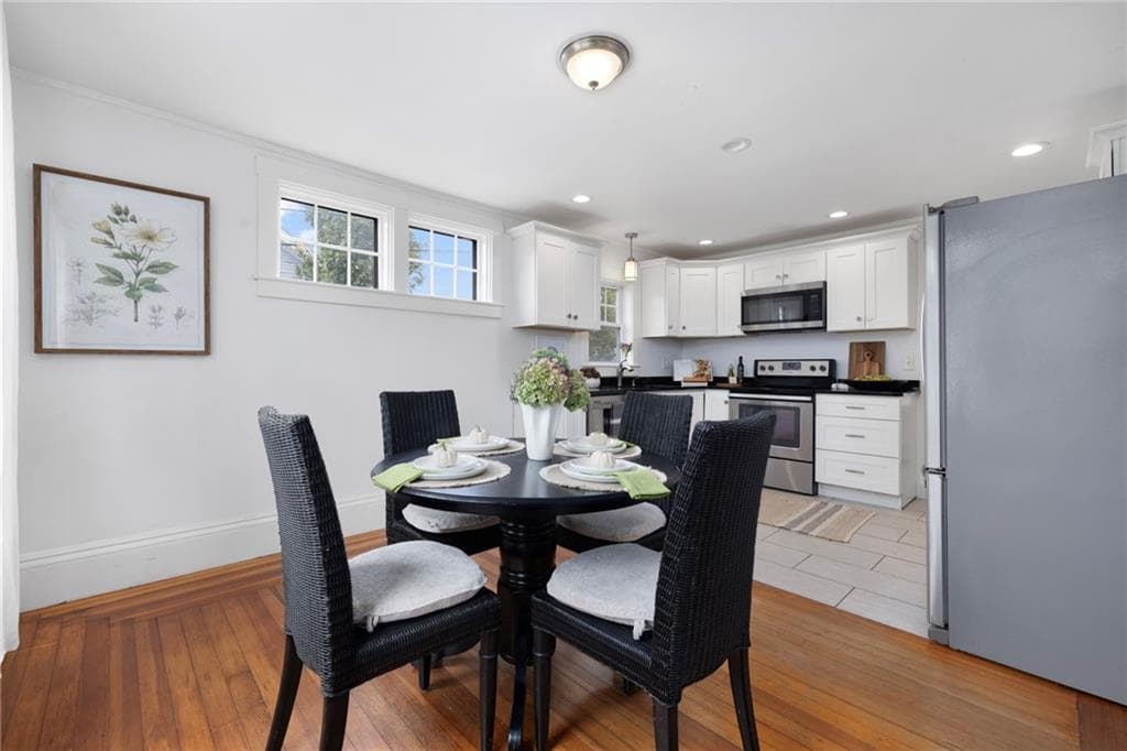 Single Family Residence at 12 Blackwell Place, Newport, photo 8 of 32