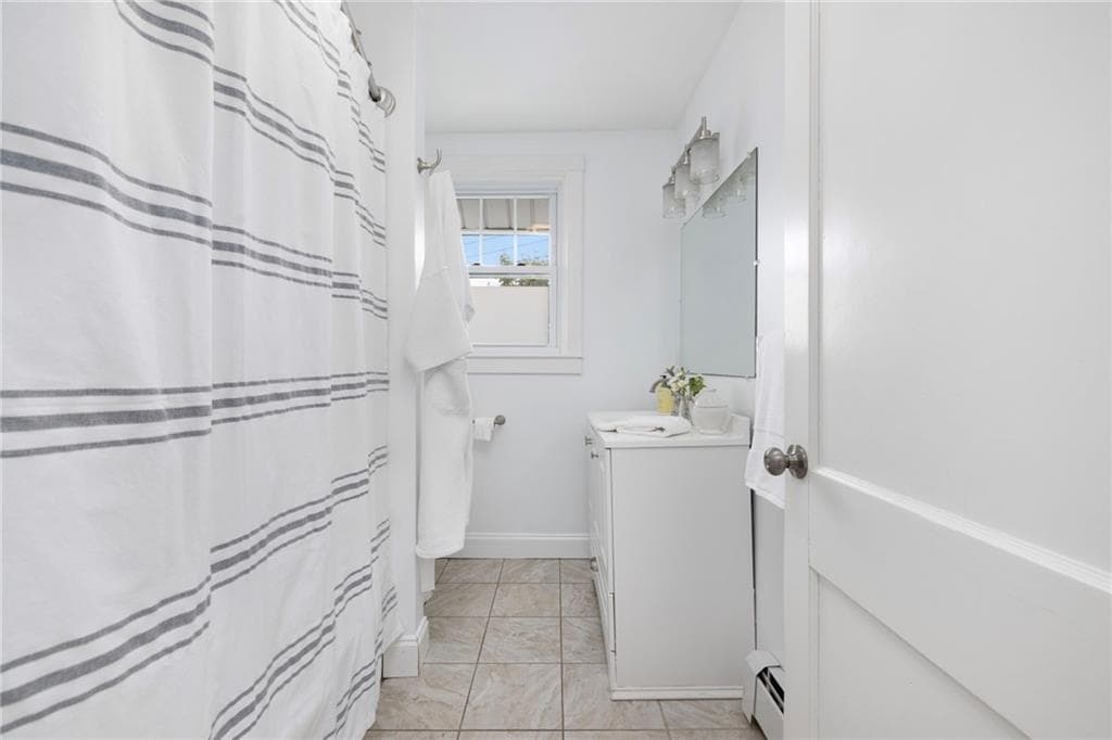 Single Family Residence at 12 Blackwell Place, Newport, photo 21 of 32