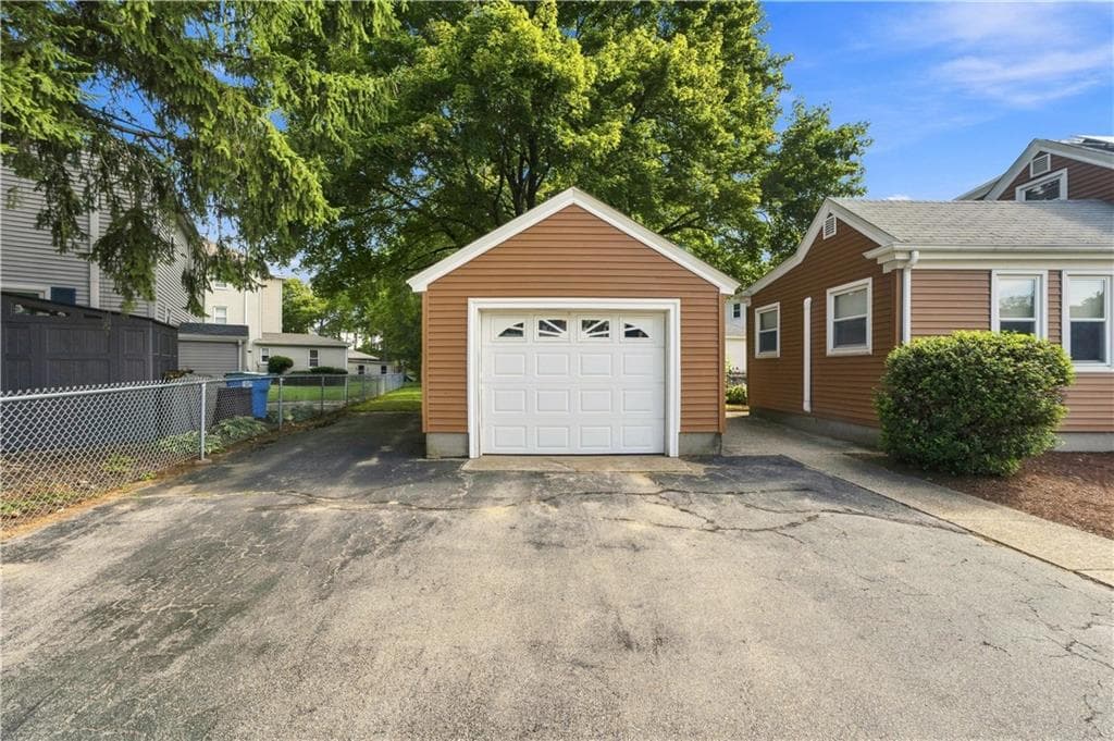 Single Family Residence at 357 Old River Road, Lincoln, photo 2 of 30