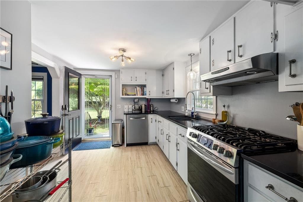 Single Family Residence at 730 Congdon Hill Road, North Kingstown, photo 19 of 35