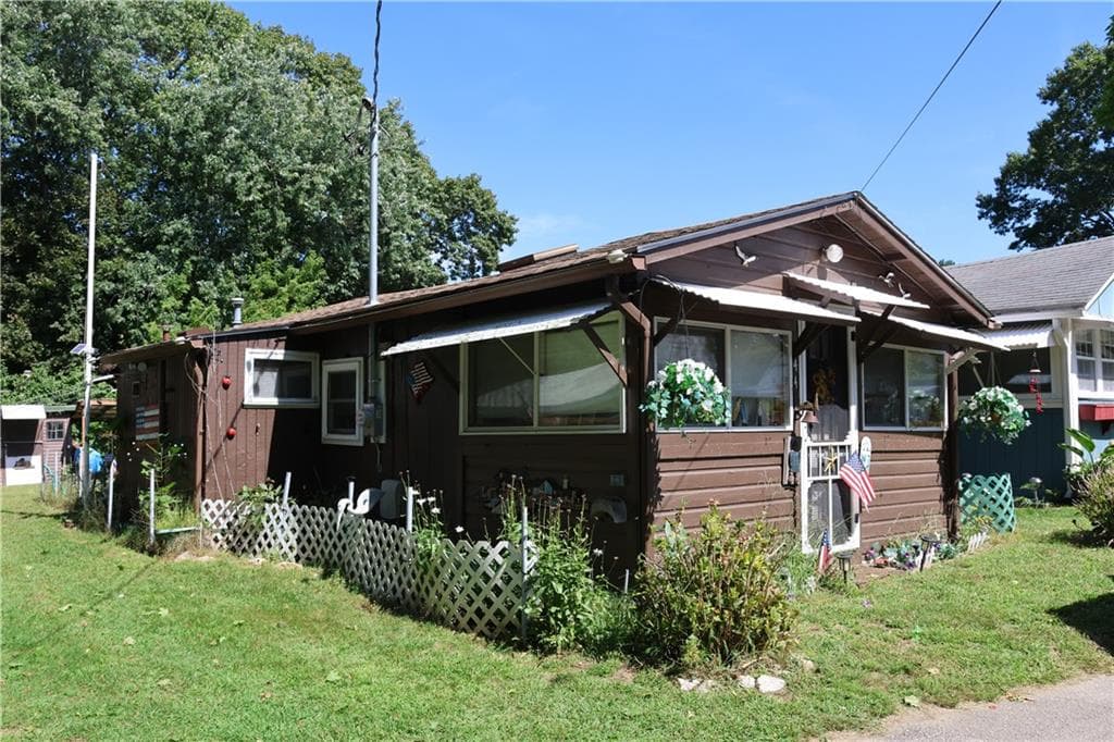 Single Family Residence at 44 East Andrew Comstock Road, Warwick, photo 2 of 4