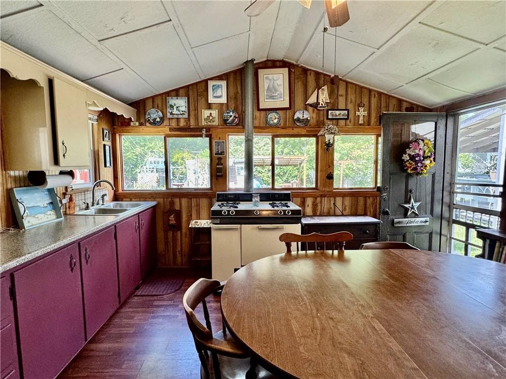 Single Family Residence at 44 East Andrew Comstock Road, Warwick, photo 3 of 4