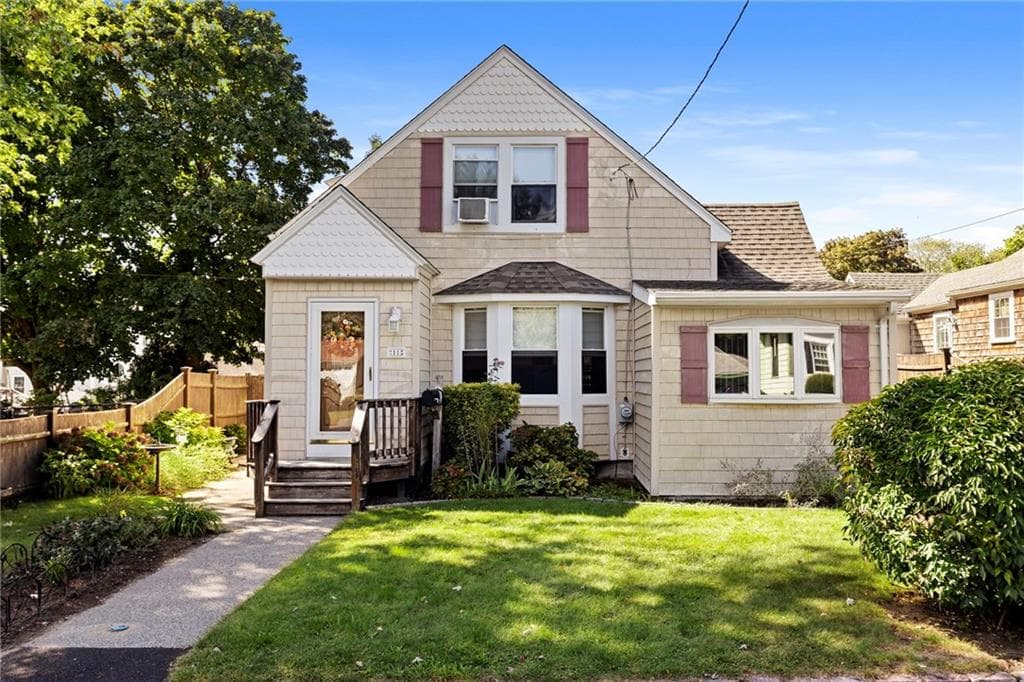 11 Yale Avenue