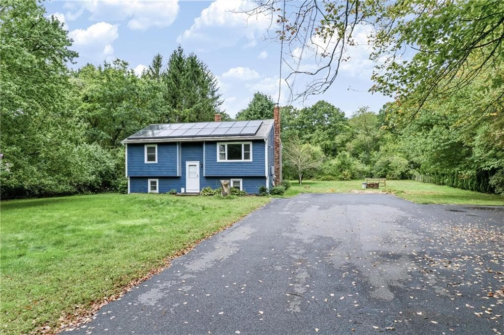 Single Family Residence at 892 Plains Road, South Kingstown, photo 2 of 25