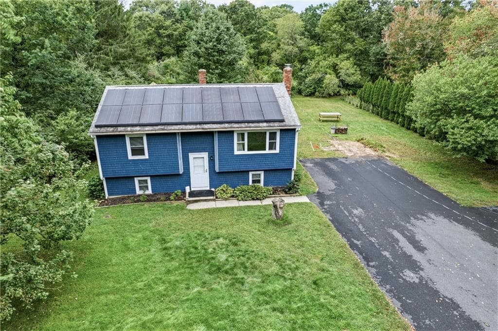 Single Family Residence at 892 Plains Road, South Kingstown, photo 3 of 25