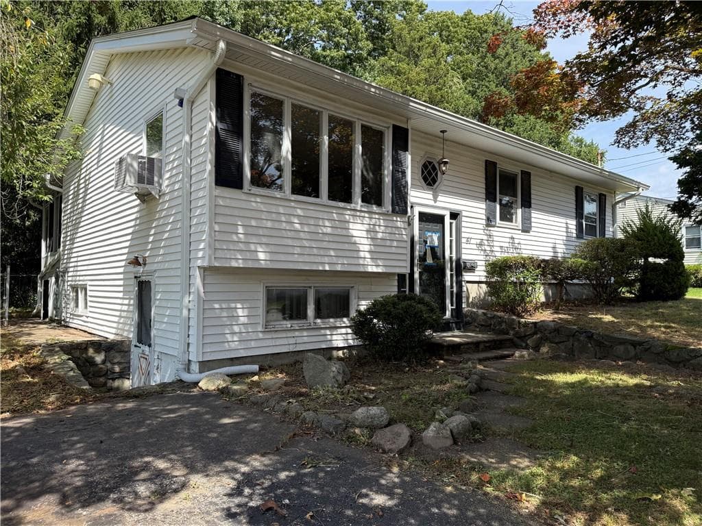 Single Family Residence at 41 Beeckman Avenue, Cranston, photo 2 of 29