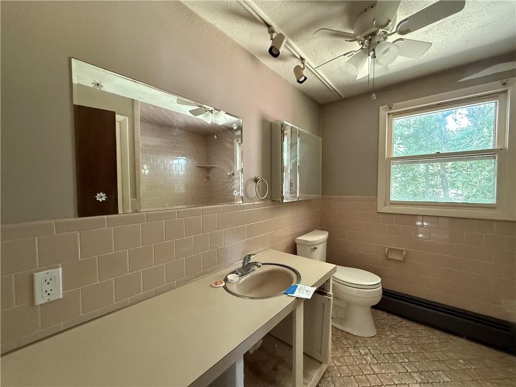 Single Family Residence at 41 Beeckman Avenue, Cranston, photo 11 of 29