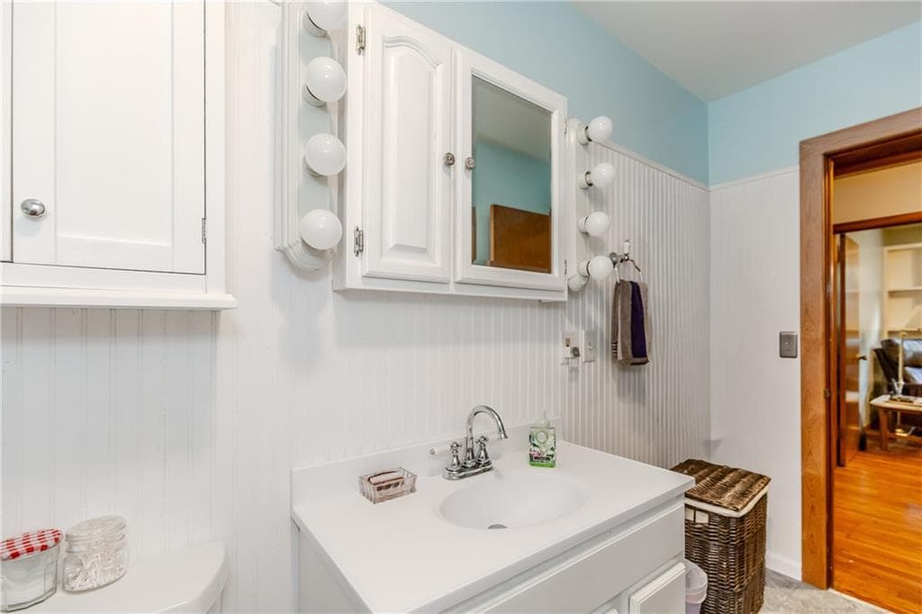Single Family Residence at 3776 S County Trail, Richmond, photo 23 of 40