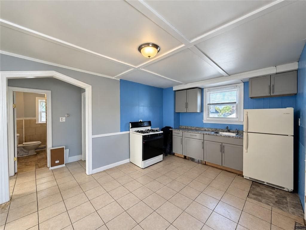 Multi Family at 84 Seamans Street, Providence, photo 3 of 17