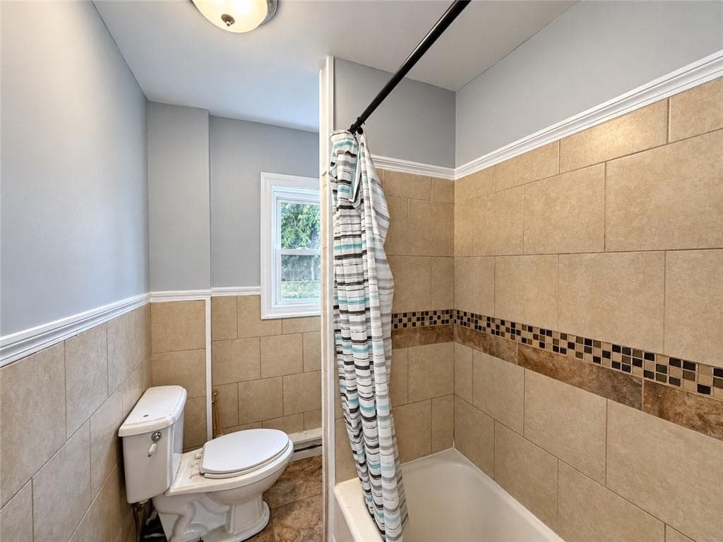 Multi Family at 84 Seamans Street, Providence, photo 10 of 17