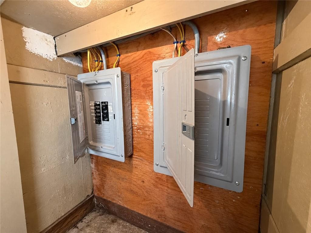 Multi Family at 84 Seamans Street, Providence, photo 15 of 17