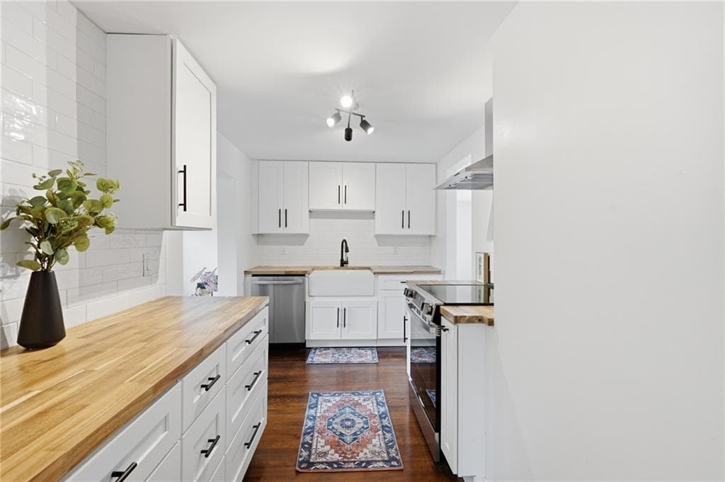 Single Family Residence at 51 Terrace Avenue, Warwick, photo 11 of 31