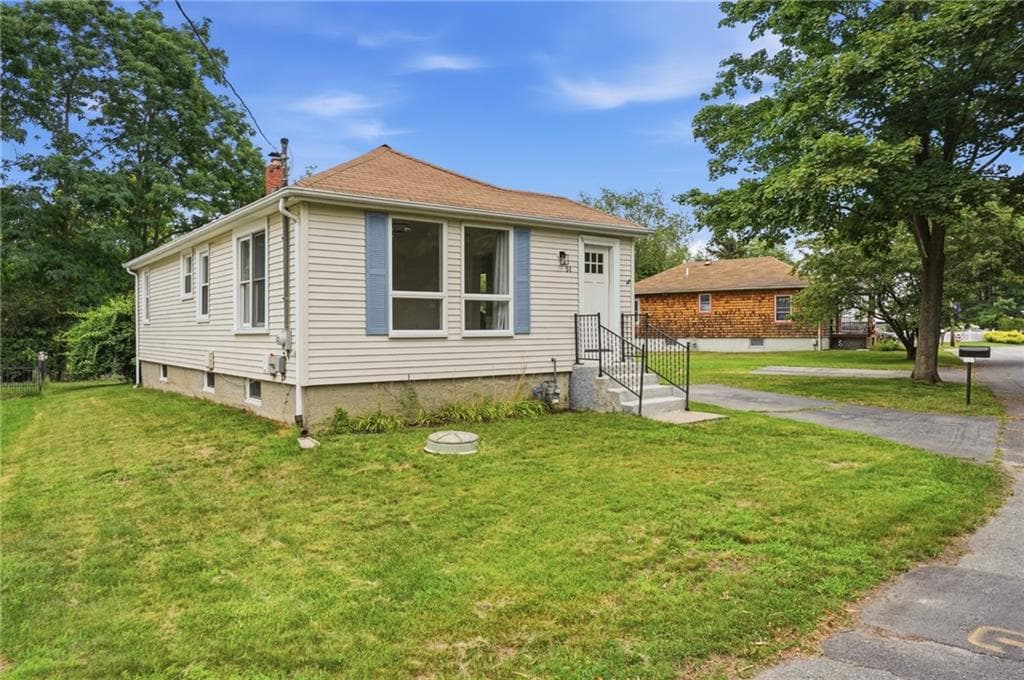 Single Family Residence at 51 Terrace Avenue, Warwick, photo 4 of 31