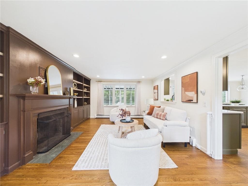 Single Family Residence at 12 Tall Pine Drive, East Greenwich, photo 4 of 48