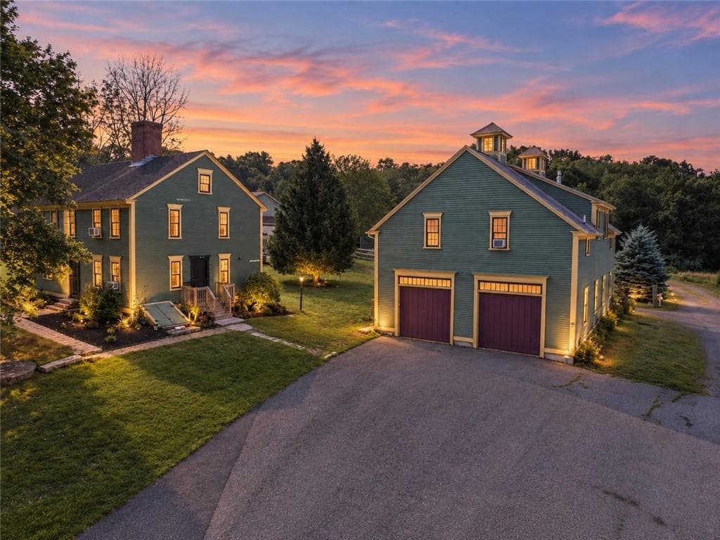 Single Family Residence at 32 Equestrian Way, Cranston, photo 4 of 49