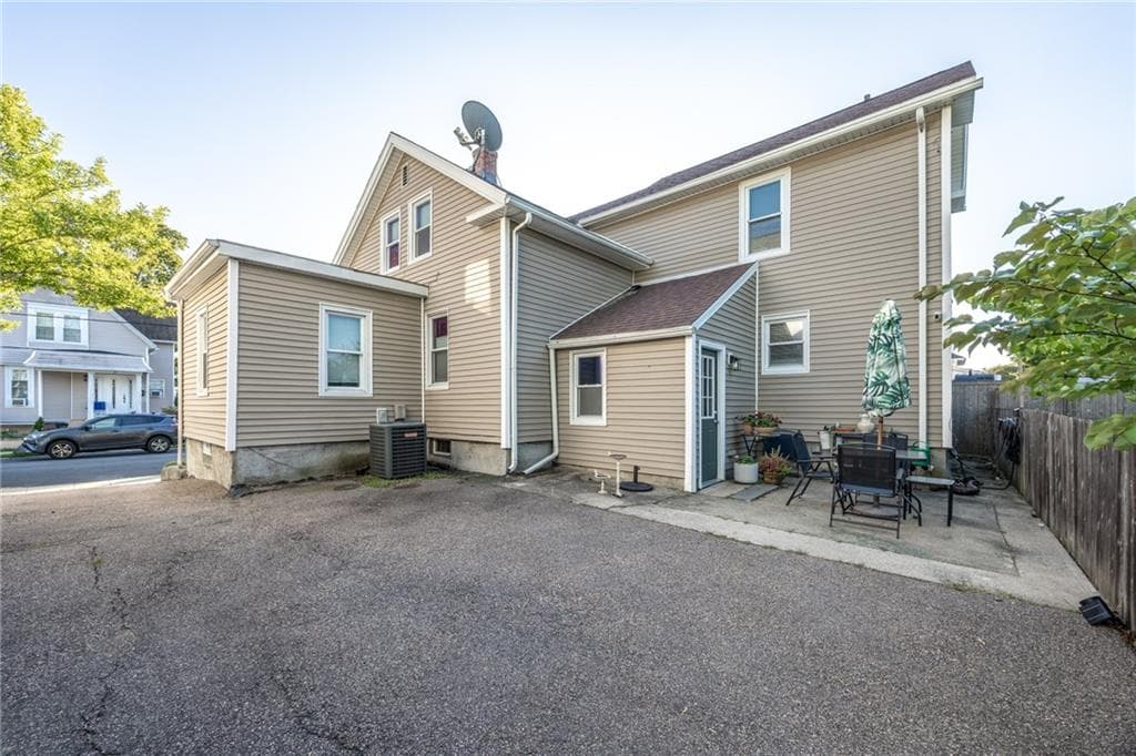 Single Family Residence at 58 Russell Avenue, East Providence, photo 6 of 32
