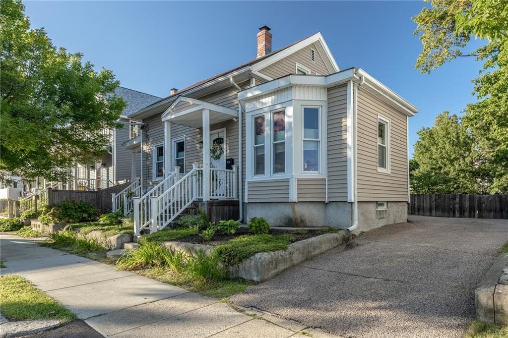 Single Family Residence at 58 Russell Avenue, East Providence, photo 5 of 32