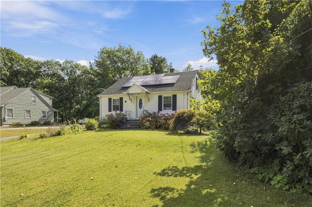 Single Family Residence at 11 Sayles Hill Rd Road, North Smithfield, photo 2 of 29