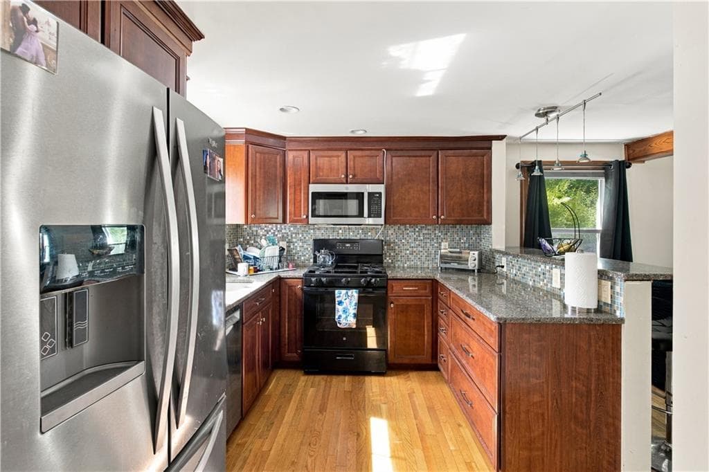 Single Family Residence at 11 Sayles Hill Rd Road, North Smithfield, photo 12 of 29