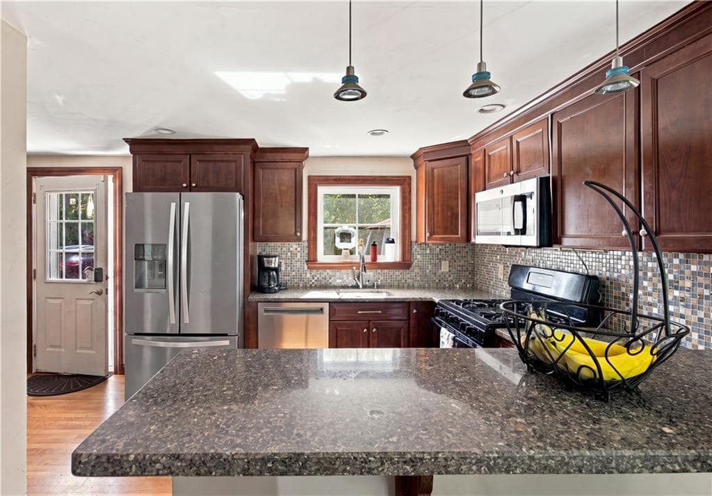 Single Family Residence at 11 Sayles Hill Rd Road, North Smithfield, photo 7 of 29