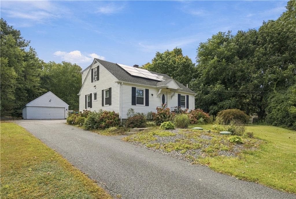 Single Family Residence at 11 Sayles Hill Rd Road, North Smithfield, photo 3 of 29