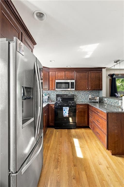 Single Family Residence at 11 Sayles Hill Rd Road, North Smithfield, photo 11 of 29