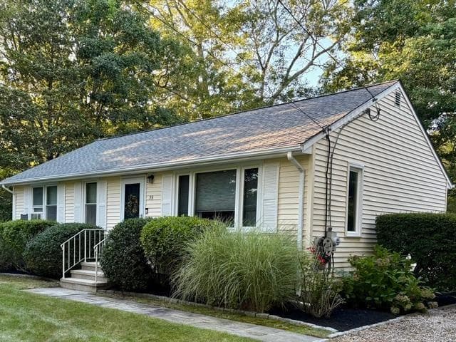 Single Family Residence at 39 Tidewater Drive W, South Kingstown, photo 2 of 33