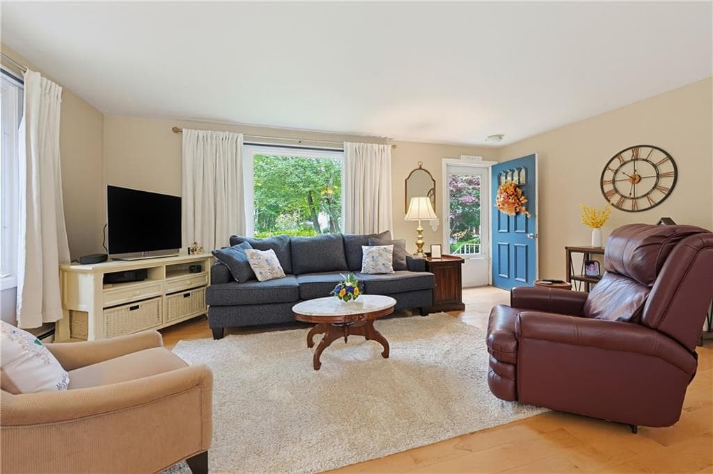 Single Family Residence at 39 Tidewater Drive W, South Kingstown, photo 13 of 33